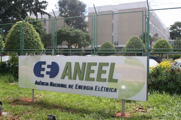 Aneel anuncia que conta de luz vai subir mais 6%; tarifas devem cair aps cinco anos
