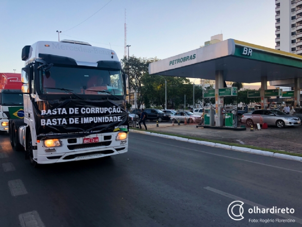 No décimo dia de greve, Petrobrás anuncia aumento da gasolina nas refinarias