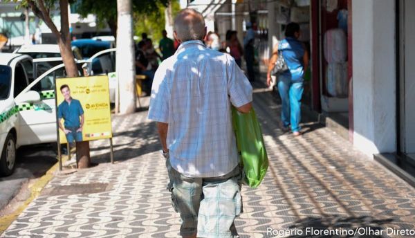 Número de endividados em Cuiabá 'cai' em relação a 2014, aponta pesquisa