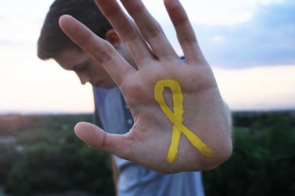 'Setembro amarelo' estimula prevenção do suicídio por meio da conversa sobre o tema