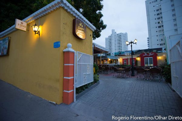 Bar que homenageia Cuiabá tem comidas e bebidas regionais em ambiente que lembra os casarões antigos