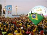 Mais de 30 mil comemoram vitria do Brasil no Fan Fest; <font color=blue> confira imagens </font>