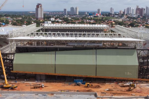 Termina iamento da estrutura metlica da cobertura da Arena Pantanal