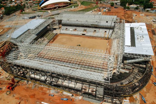 Fifa admite que pode intervir na construo de estdio em Cuiab e no descarta reduo de sedes