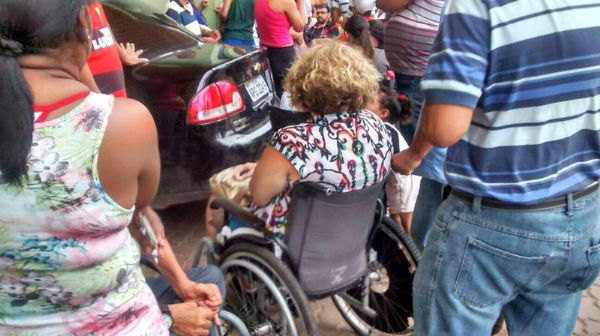 Cadeirantes reclamam de distribuio de ingressos para jogo do Flamengo;  vdeo