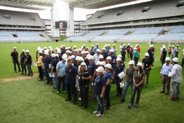 Time de tcnicos da Fifa e do COL na visita  Arena Pantanal neste domingo