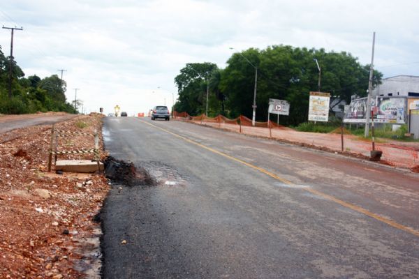 Estrada do Moinho: novo asfalto apresenta fissuras