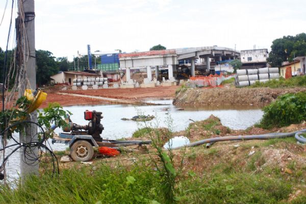 Obras do viaduto Dom Orlando tiveram como principal obstculo um 'lago' na futura cabeceira
