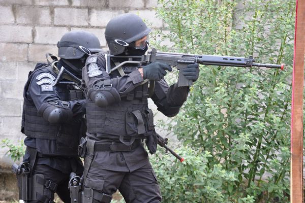 Polcia realiza treinamento para combater terrorismo durante a Copa do Mundo;  veja fotos 