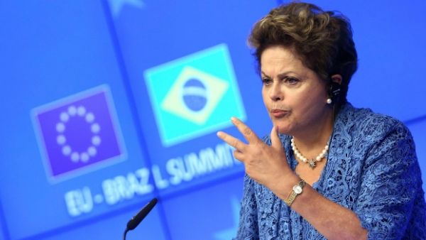 Dilma defende estruturas temporrias em aeroportos; Cuiab deve ter plano B