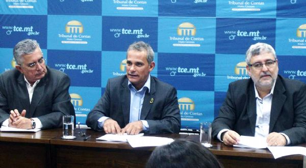 TCE: Sem contrato, VLT s deve ficar pronto no segundo semestre de 2015