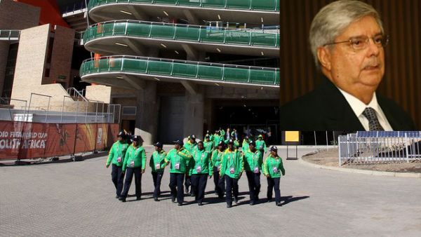 O diretor de Assuntos Interinstitucionais da Secopa, Bonilha Filho (detalhe), conclama a ateno de interessados em ser voluntrios na Copa 2014