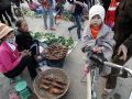 Ratos abatidos são oferecidos em mercado vietnamita de Canh Nau - Foto: Reuters