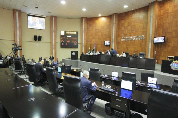 Santos cita prioridade do governo para sade, educao e segurana com aumento de at 25% no PPA