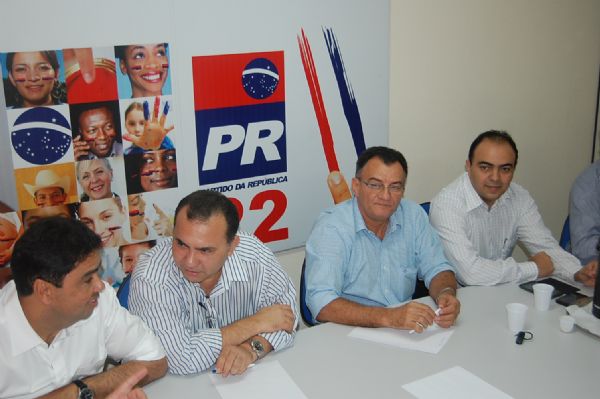 PMDB tenta 'rasteirar' Mauro e oferece vaga de vice-prefeito ao PR