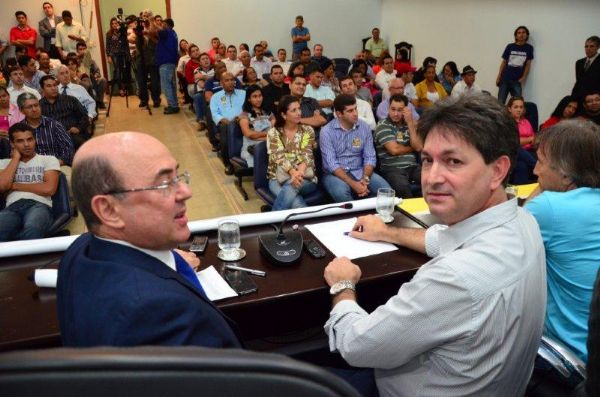 Brito anuncia aliança com três partidos e Riva aposta em PSD com cinco minutos de horário eleitoral