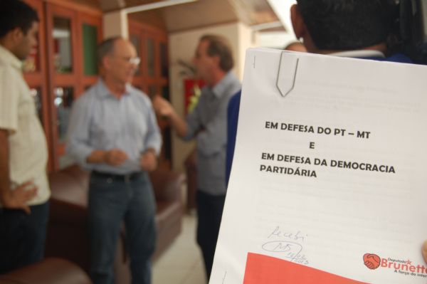 Deputado entrega dossiê contra Silva Barbosa a presidente nacional do PT