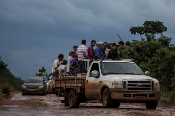 Moradores de Suiá Missú fazem 'caçada' a policiais; fazendeiros dizem que foi à revelia