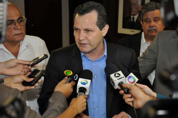 Governador afirma que campanha de Lúdio Cabral tem que utilizar lideranças devido falta de recurso