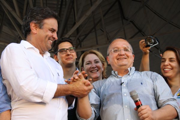 Aécio Neves quer levar Pedro Taques para o PSDB