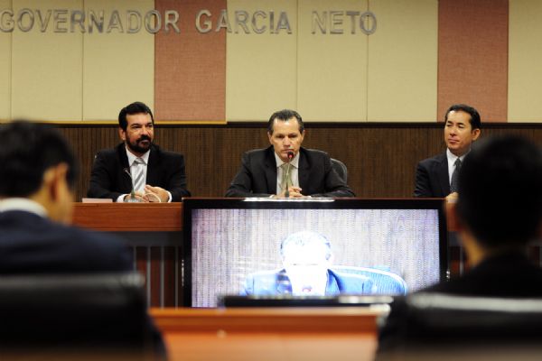 Chico Daltro e Silval Barbosa   juntamente com o cônsul geral do Japão, Noriteru Fukishima, nesta sexta-feira (16/05)
