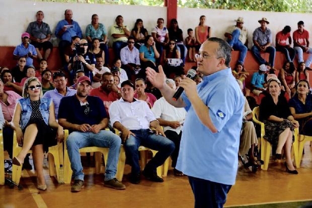 Taques aproveita caravana, fica próximo da população e anuncia obras para impulsionar infraestrutura