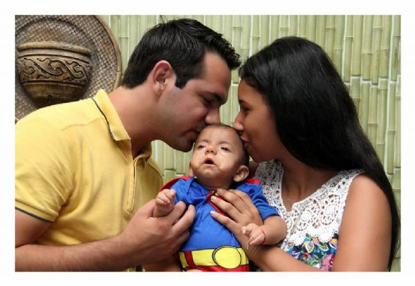 Bebê de Cuiabá com doença degenerativa rara consegue autorização para importar remédio a base de maconha