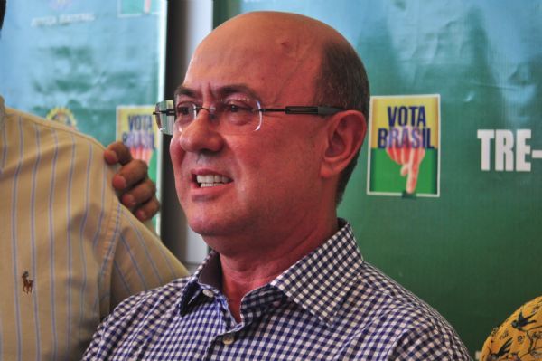 Riva acusa procurador-geral da República de vir a MT fazer campanha para Pedro Taques