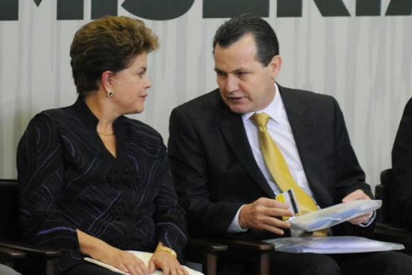 Dilma insere BR 174 entre Colniza e Castanheira no PAC, anuncia Silval