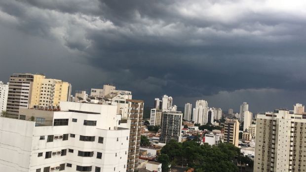 Cuiabá e 61 cidades de Mato Grosso têm alerta para tempestades, vendavais e raios;  veja lista 