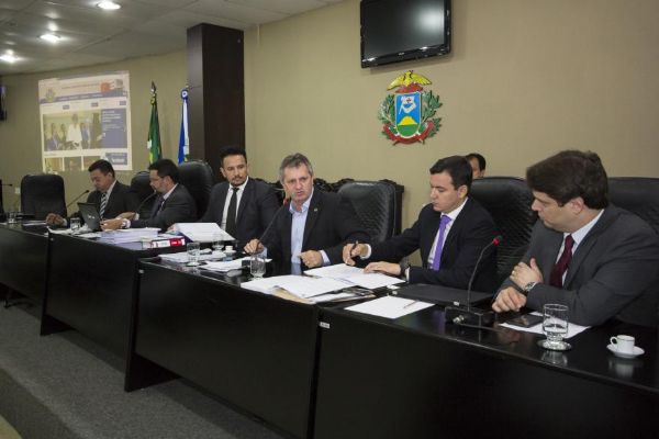 CPI do VLT aprova convocação de Silval, Eder e Riva para prestar depoimento