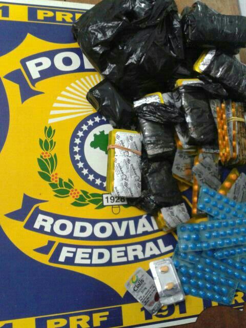 Polícia apreende 1,.8 mil comprimidos de estimulantes sexuais do Paraguai; um é detido
