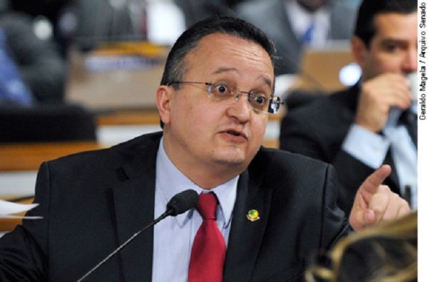 Pedro Taques afirma que protestos são a população de “saco cheio” da corrupção