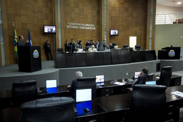 Deputados aprovam reforma administrativa que deve trazer economia de R$ 140 milhões anuais