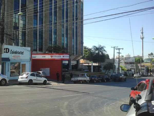 Bope, Rotam e helicópteros fecham prédio em Cuiabá; um é feito refém