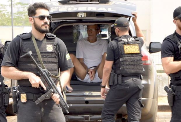Arcanjo chega à sede da Justiça Federal para depor em ação contra ex-deputado;   veja imagens 