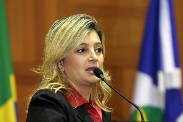 Deputada Luciane Bezerra disse ter ouvido boatos sobre desistncia do consrcio VLT
