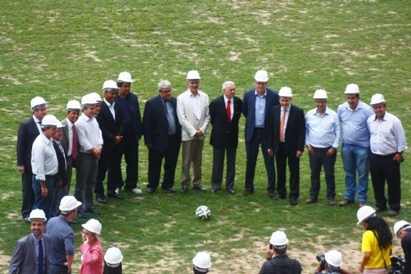 Visita da comitiva da Fifa com Jrme Valcke  Arena Pantanal foi o principal fato da semana
