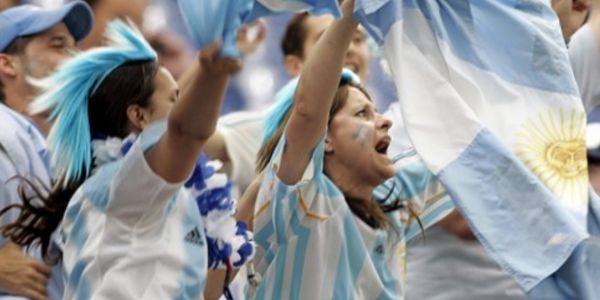 Argentinos prometem invadir o Brasil com seus cantos de incentivo