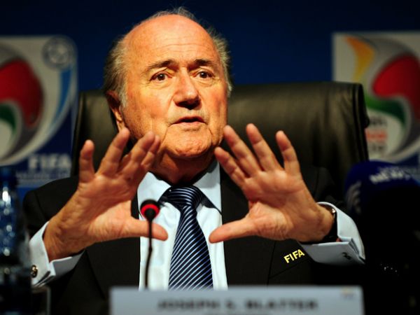 Joseph Blatter voltou a criticar lentido nas obras dos estdios da Copa