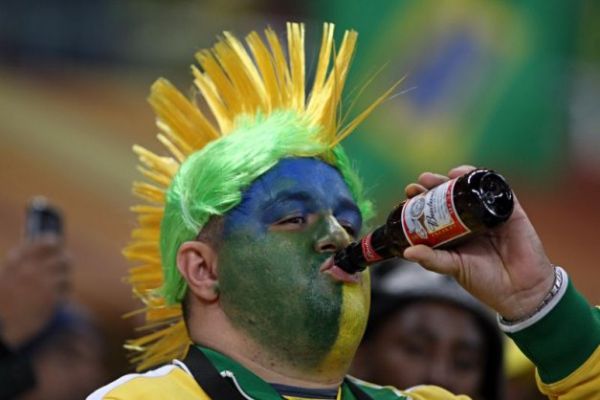 Fifa divulga valores de comida e bebida na Copa; gua custar R$ 6