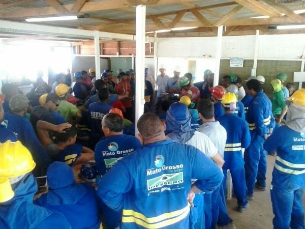 Trabalhadores do COT da UFMT voltam a fazer greve por melhores condies de trabalho no canteiro de obras