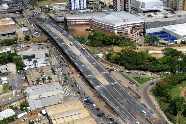Trânsito muda de novo no entorno do viaduto da UFMT