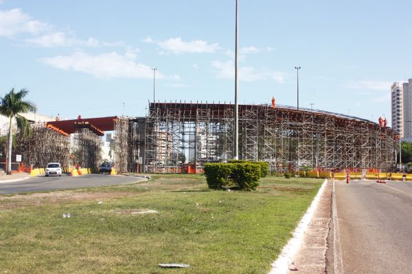 Entre as obras de mobilidade urbana para a Copa, o viaduto da Sefaz avanou e chegou a 65% da concluso esta semana