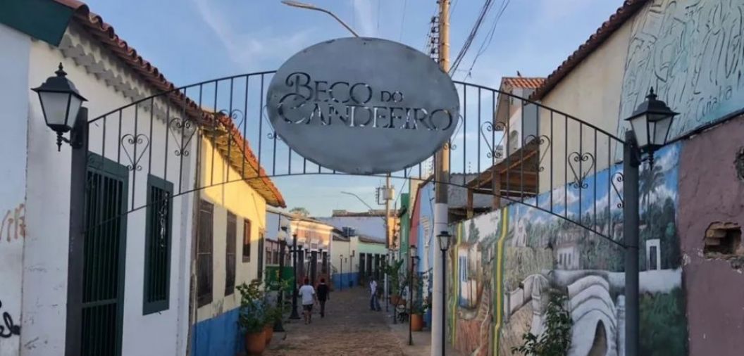 Beco do Candeeiro recebe shows, feira gastronmica e visita guiada como parte de revitalizao