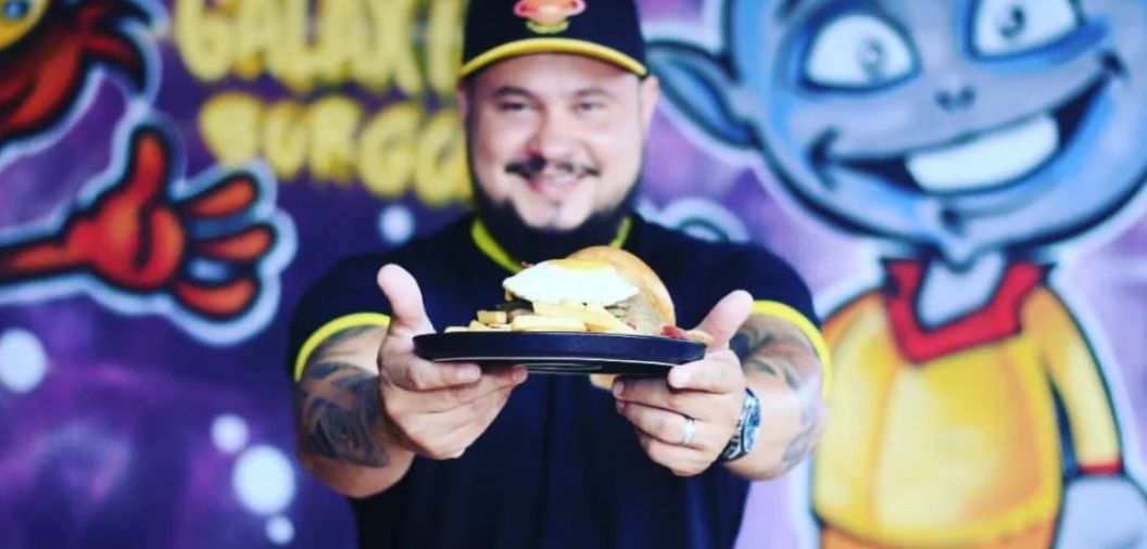 Chef abre hamburgueria com tema de galxia na periferia de Cuiab: devia isso para a comunidade