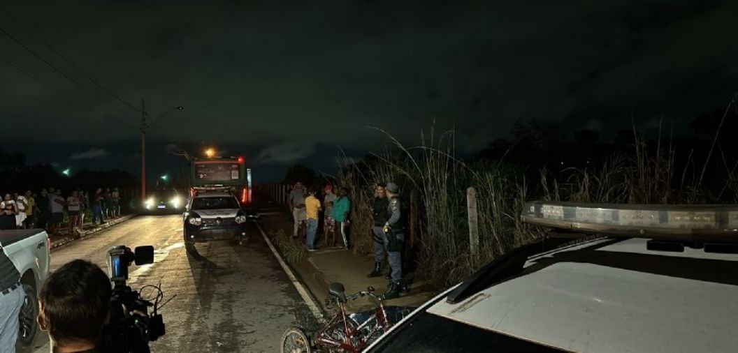 Ciclista morre ao ser atingido por nibus em avenida de Cuiab; chovia no local