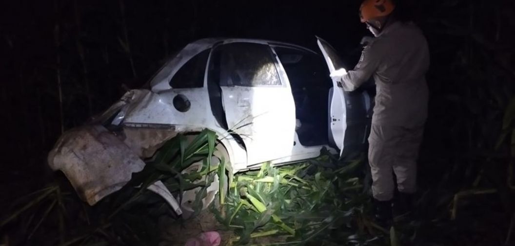 Motorista de 55 anos morre aps carro capotar na MT-486