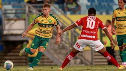 Cuiab abre quatro, mas cede vaga na final da Copa Verde para o Vila Nova