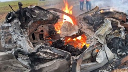 Trs pessoas morrem carbonizadas aps coliso em rodovia de Mato Grosso